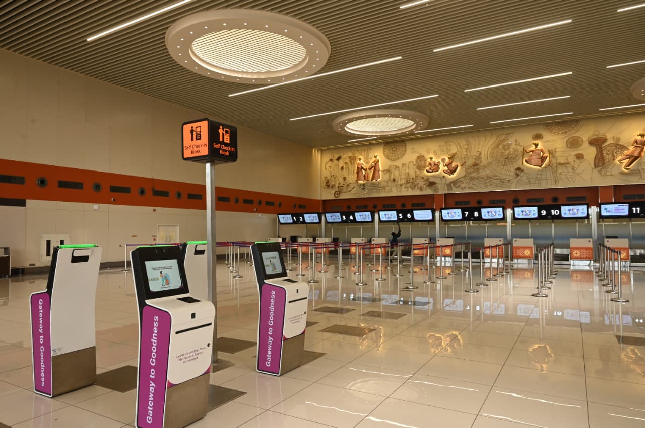 https://dmlib.airindia.com/adobe/assets/urn%3Aaaid%3Aaem%3Adbe064c5-7290-4936-80b5-d8c60725f32c/as/Self%20check%20in%20kiosk.jpeg