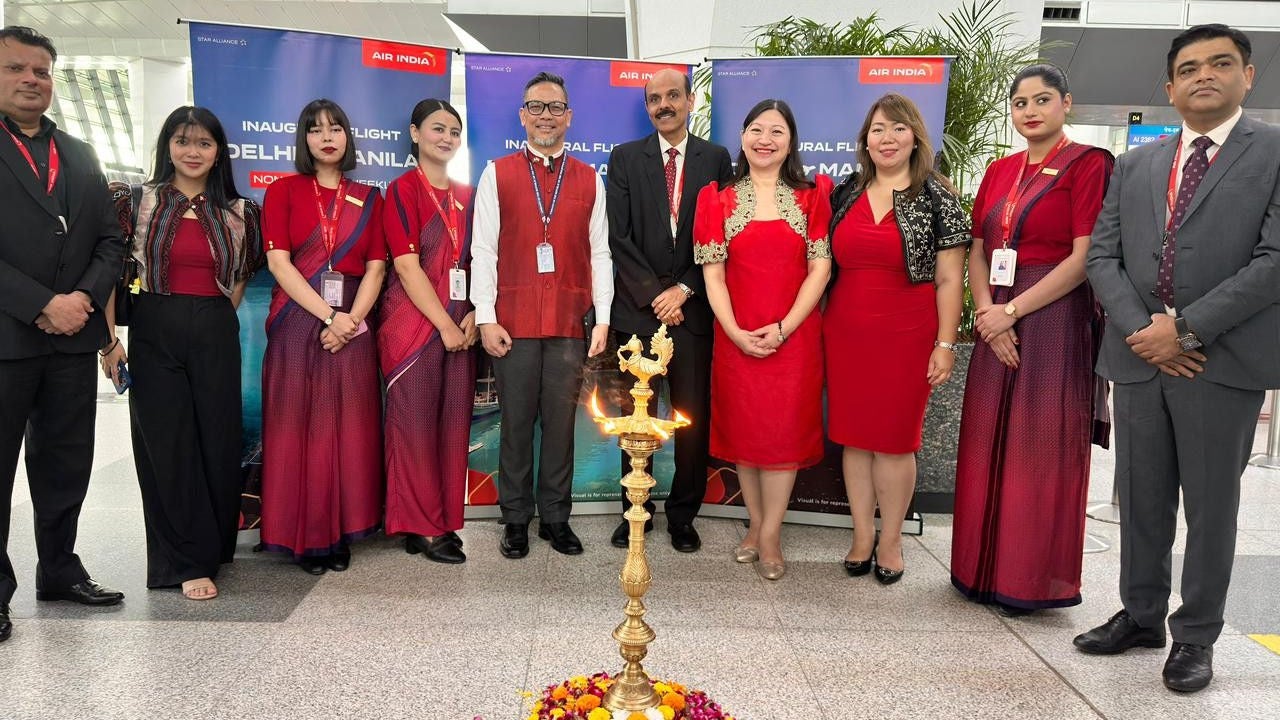 H.E. Josel F. Ignacio, Ambassador of the Philippines to India, and Maria Cynthia P. Pelayo, Minister and Consul General, Embassy of the Philippines in India, joined P. Balaji, Group Head –GRC & Corporate Affairs, Air India, inaugurate Air India’s services to Manila.