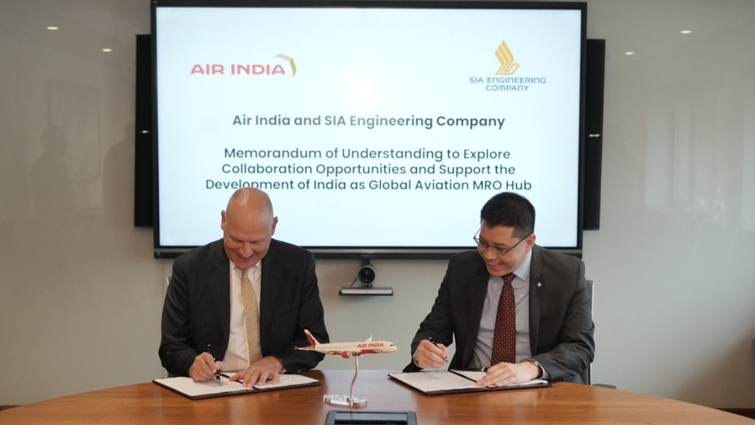 Air India CEO & MD Campbell Wilson and SIAEC CEO Chin Yau Seng sign and exchange an MoU in Mumbai on 3 July 2026