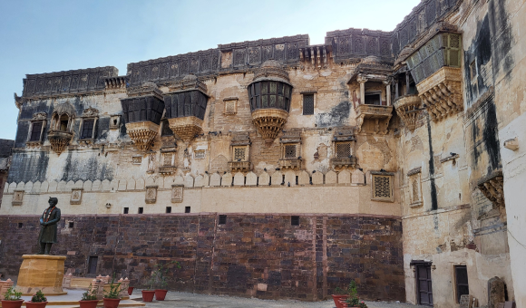 Prag Mahal 