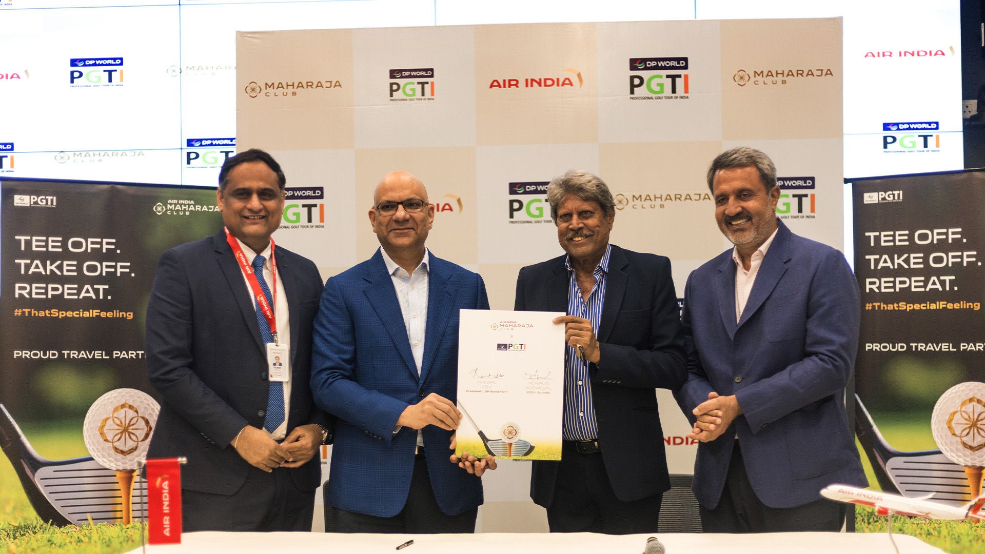 Kapil Dev and Nipun Aggarwal exchange the partnership agreement between DP World PGTI and Air India’s Maharaja Club.